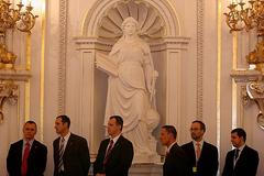 Pátek na Hradě: asistenti asistují