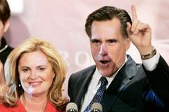 Mitt Romney s manželkou Ann v Iowě.