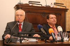 Václav Klaus na klubu poslanců ČSSD