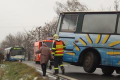 Vyprošťování autobusu v Ostravě Porubě