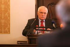 Václav Klaus na klubu poslanců ČSSD