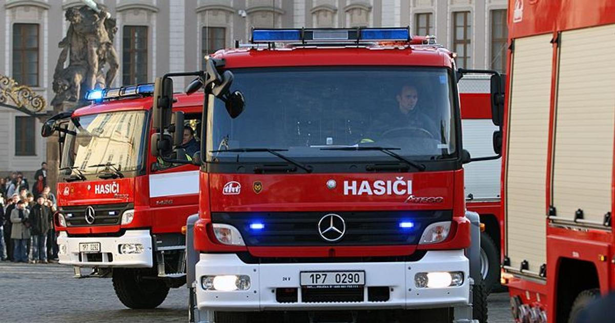 V Praze 7 hoří plynové potrubí, hasiči vyhlásili druhý stupeň poplachu