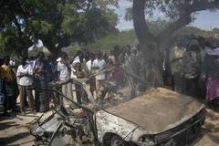 Somálsko, Mogadišu, Afrika, nepokoje, hořící auta