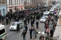 Plzeň - neonacisté a anarchisté