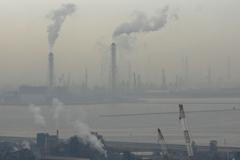 Kouřící komíny - ilustrační foto