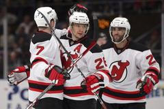 Patrik Eliáš se raduje z gólu