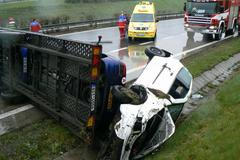 nehoda, plzeň, kamion, duben