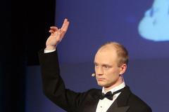 Jan Budař se hlásí, že by se během večera taky rád zasmál