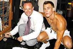 Muž roku 2007 Albert Smola (vpravo) i se svým tygrem.