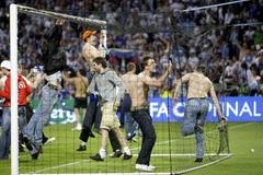 Petrohradští fandové jásají na hřišti