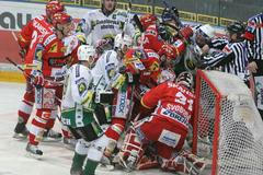 Slavia vs. Karlovy Vary: finále hokejové extraligy 2007/2008