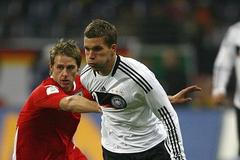 Německo - Wales: Podolski a Wales