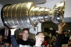 Dominik Hašek se Stanley Cupem