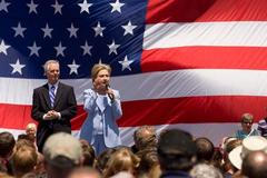 Clintonová a Easley