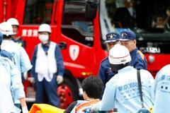 V Tokiu útočil šílenec s nožem