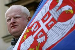 Demonstrace proti uznání samostatného Kosova před úřadem vlády