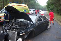 zdemolované bmw hokejisty klepiše