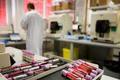 Doping, krevní testy, ampule s krví, Lausanne, laboratoř