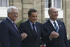 Abbás, Sarkozy a Olmert na konferenci v Paříži
