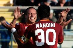 Matteo Brighi se raduje z gólu