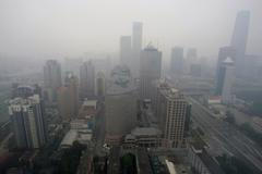 Peking zahalený do smogu