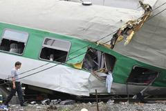 Expres narazil u Studénky do mostu