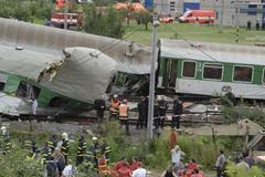 Vlak EuroCity narazil u Studénky do mostu