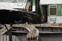 Vlak EuroCity narazil u Studénky do mostu