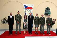 Olympijští medailisté u premiéra Topolánka