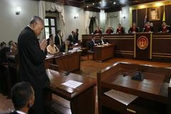 Samak Sundaravej u Ústavního soudu