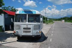 Autobus mezi hranicí