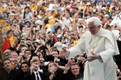 Papež na fotbalovém stadionu