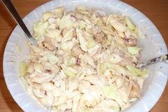 Těstovinový salát s kuřecím masem