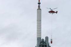 Výměna antén na žižkovském vysílači