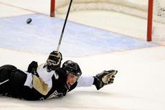 Sidney Crosby se raduje z hattricku