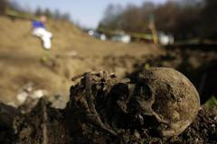 Vykopávky pozůstatků Bosňáků popravených v genocidě nařízené Radovanem Karadžičem