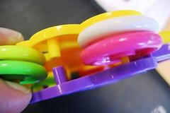 Nebezpečné chrastítko Toy 330C