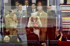 Královna Alžběta II. na hokeji