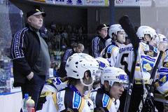 Trenér Hübl na střídačce Litvínova