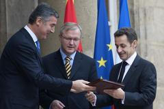 Djukanovič předává žádost o vstup do EU