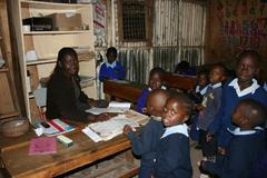 Keňa - škola ve slumu Kibera