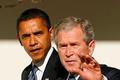Barack Obama a George Bush v Bílém domě