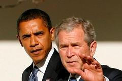 Barack Obama a George Bush v Bílém domě