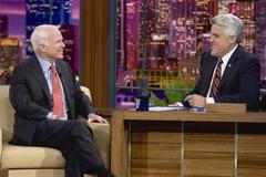 McCain a moderátor Jay Leno
