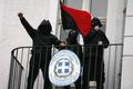 Anarchisté na balkoně řeckého generálního konzulátu v Berlíně