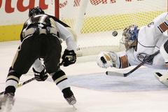 Petr Sýkora dává gól v NHL