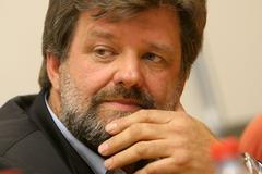 Jan Kubice při diskusi na VŠE