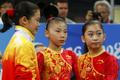 Čcheng Fei, Che Kche-sin a Ťiang Jü-jüan ze zlatého gymnastického družstva Číny