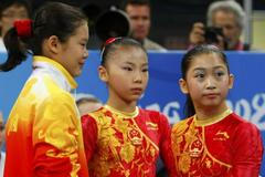 Čcheng Fei, Che Kche-sin a Ťiang Jü-jüan ze zlatého gymnastického družstva Číny