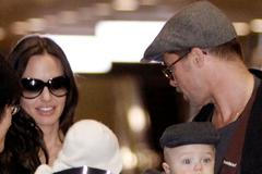 Angelina Jolie a Brad Pitt s rodinou